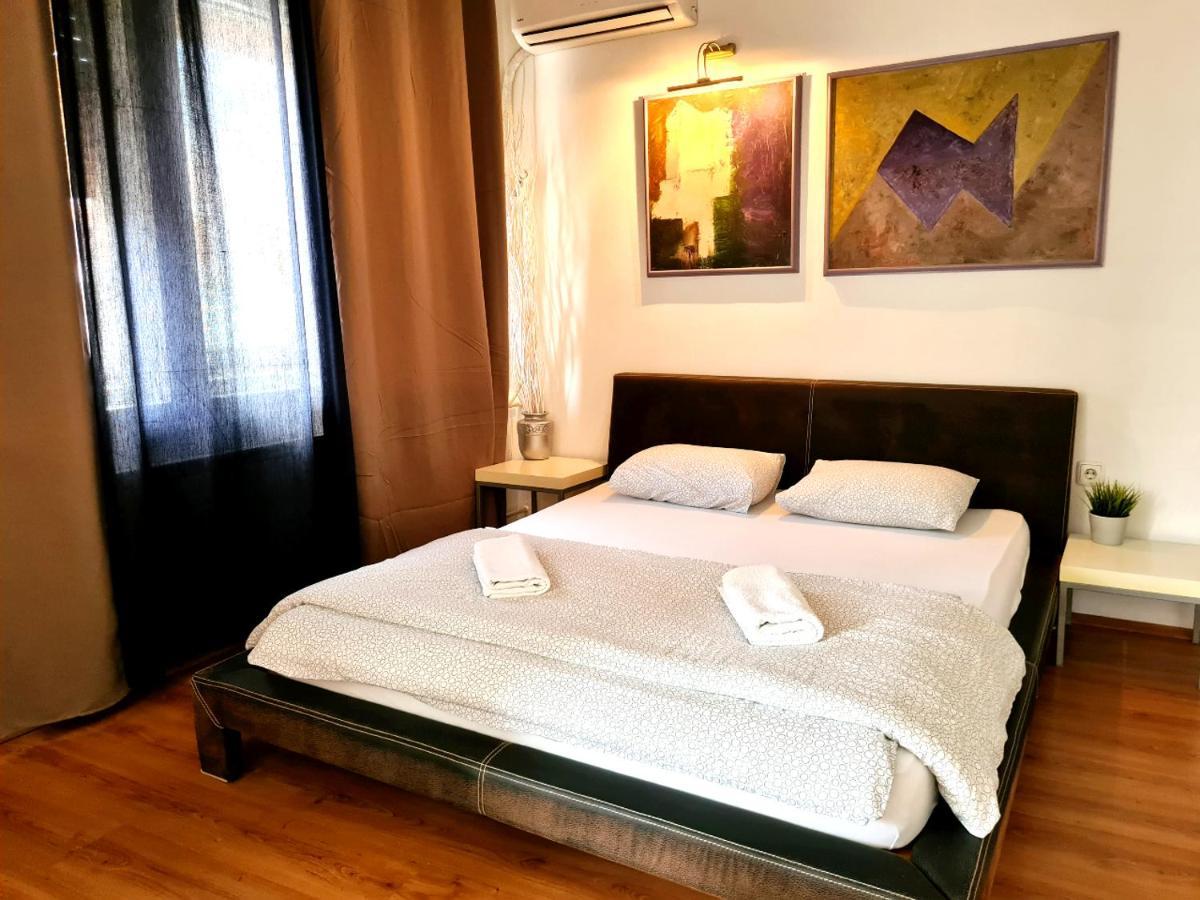 Appartamento Mika Square Skopje Esterno foto